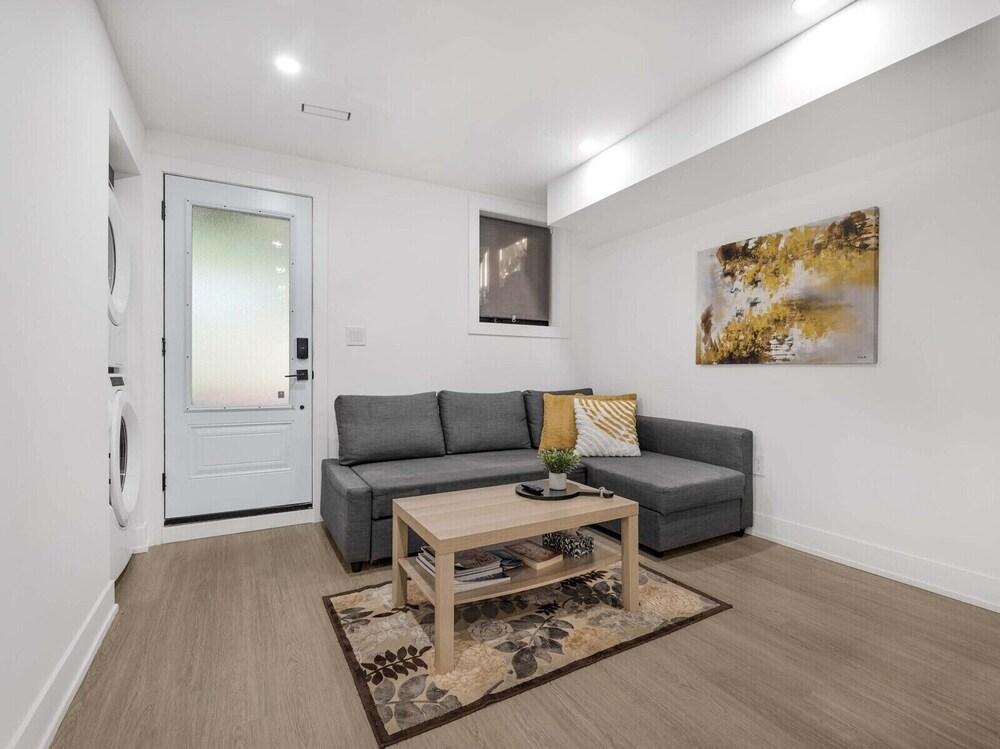 Chic Guest Suite in The Beaches