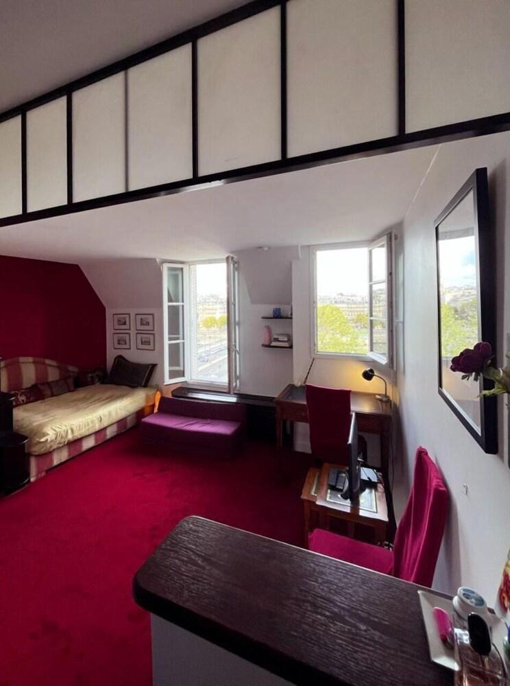 Fully Furnished Studio With A Magnificient View ON Seine River Maid Services
