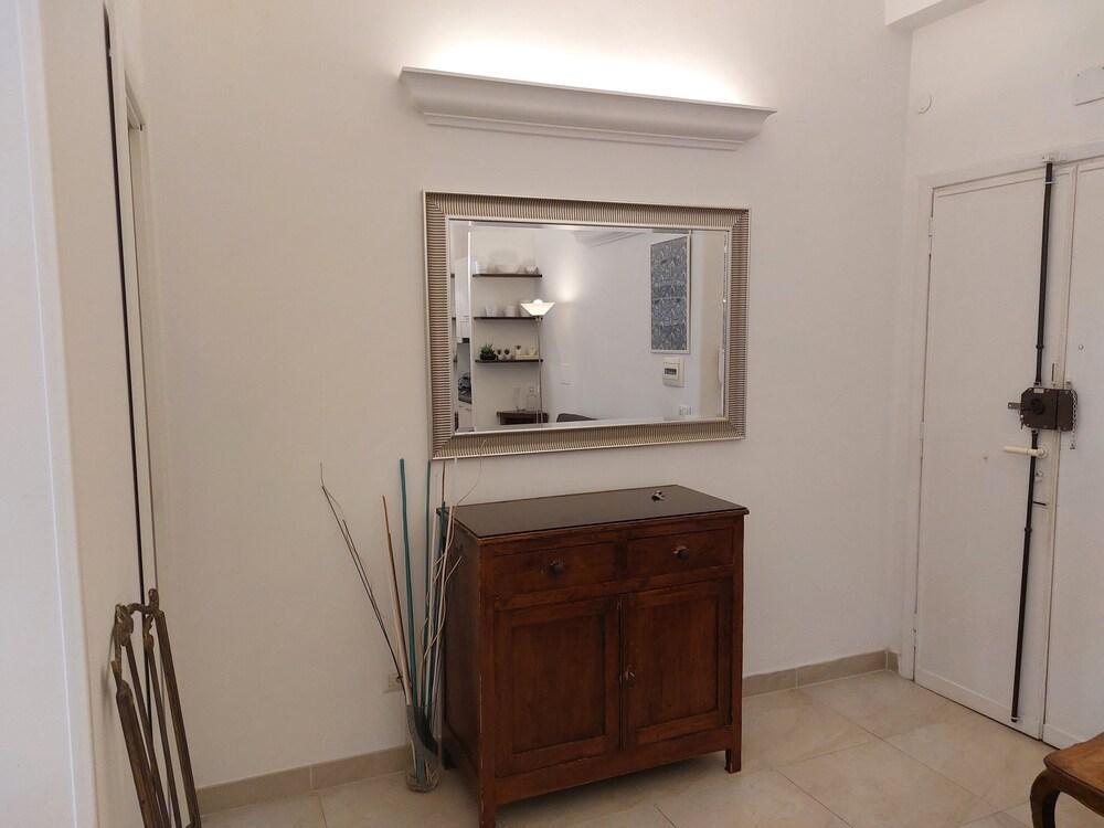 Casa Giova: brightful apartment near Gianicolo - Tap to explore photos