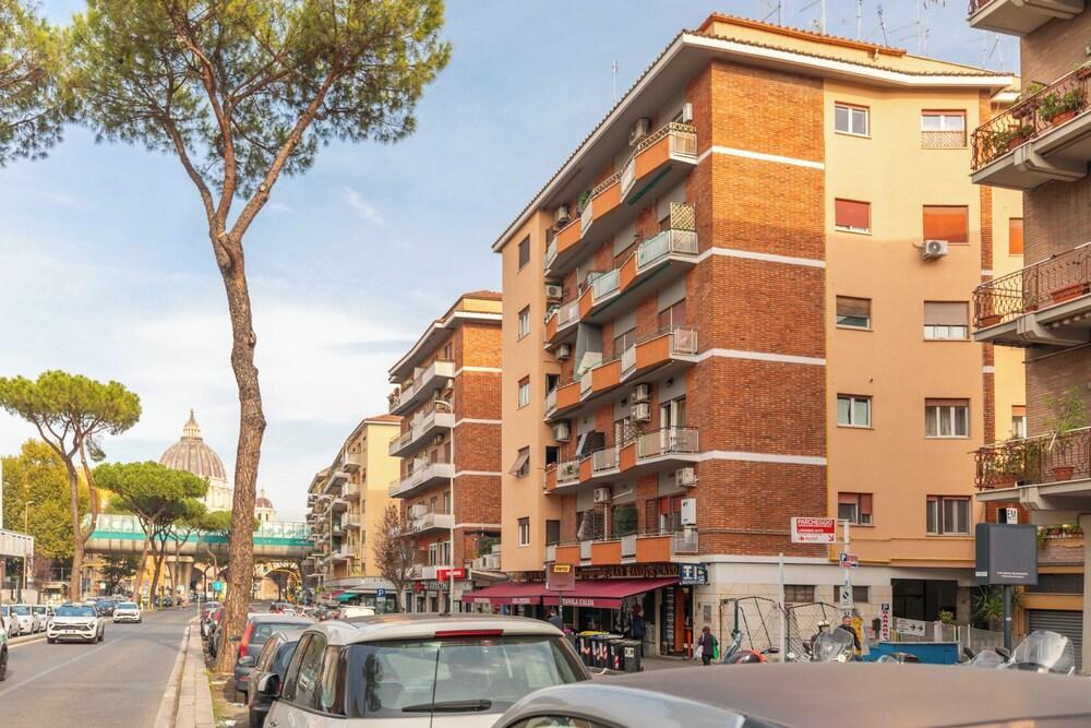 Charming Loft w/ AC & WiFi, steps from the Vatican
