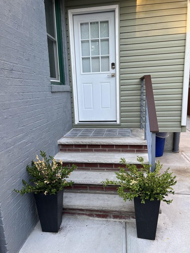 Brooklyn Garden level studio apartment!