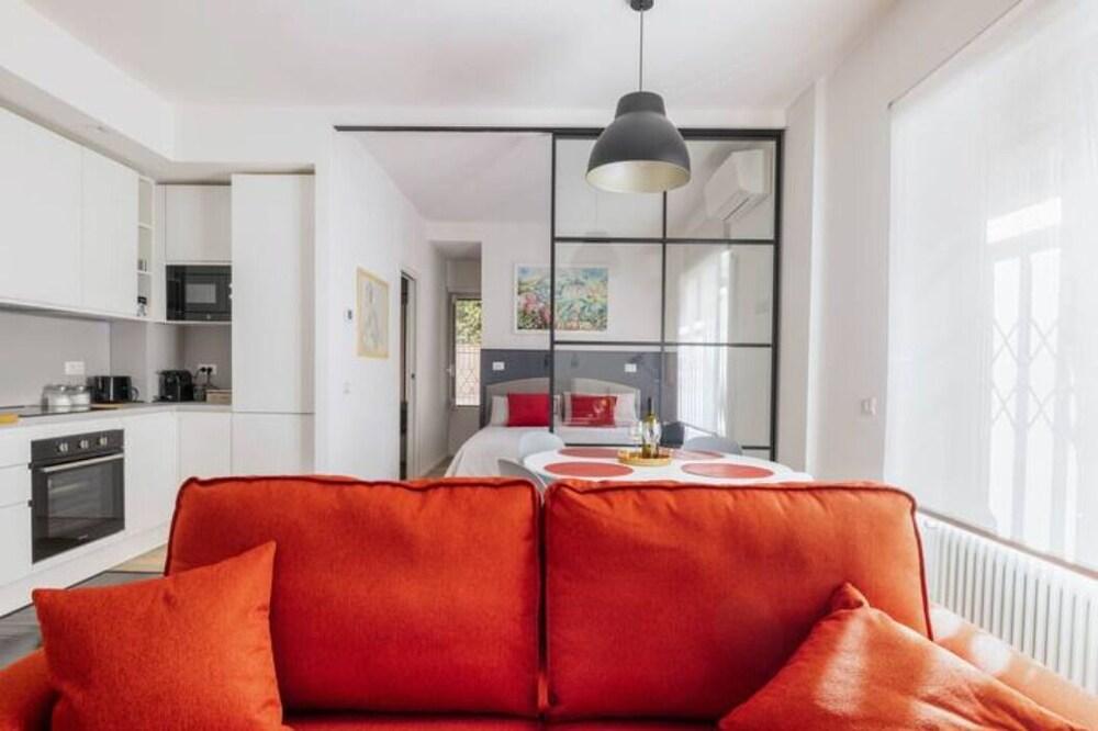 Delightful apartment in Ponte Milvio district - Tap to explore photos