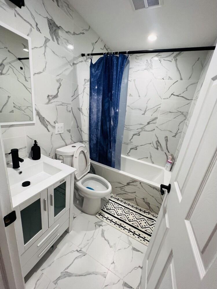 Luxury room near jfk - Tap to explore photos