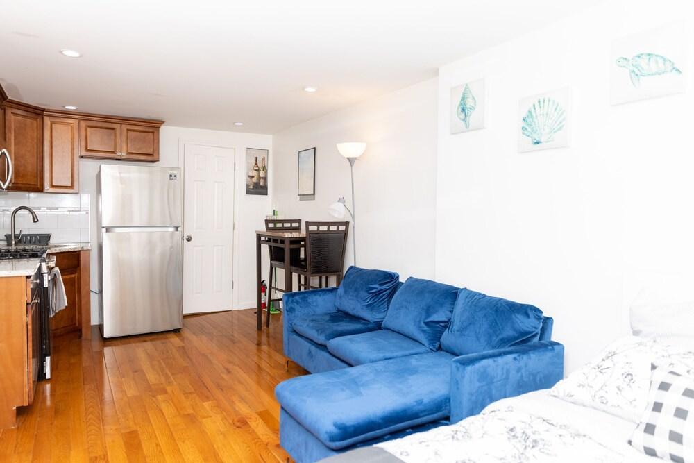 Contemporary Studio Apartment with all Amenities - Tap to explore photos