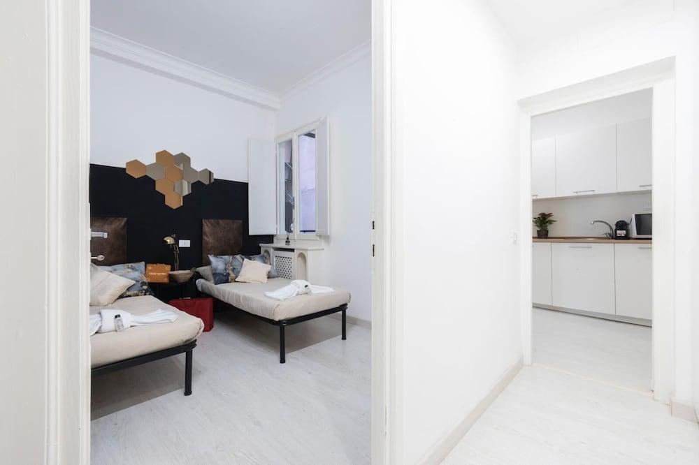 Babuino Luxury Design Apartment - Tap to explore photos