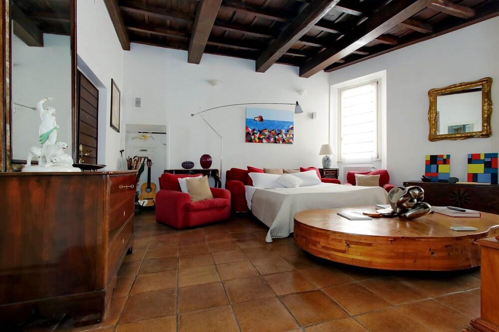 Ripa Terrace apartemnt in Trastevere district - Tap to explore photos