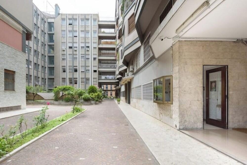 Laterani Suite 3bedrooms parking