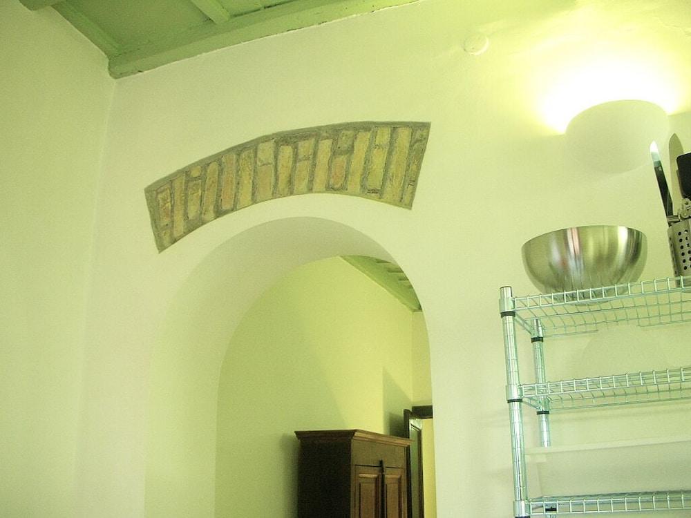 Lovely Navona Square apartment (Multiple rentals available) - Tap to explore photos
