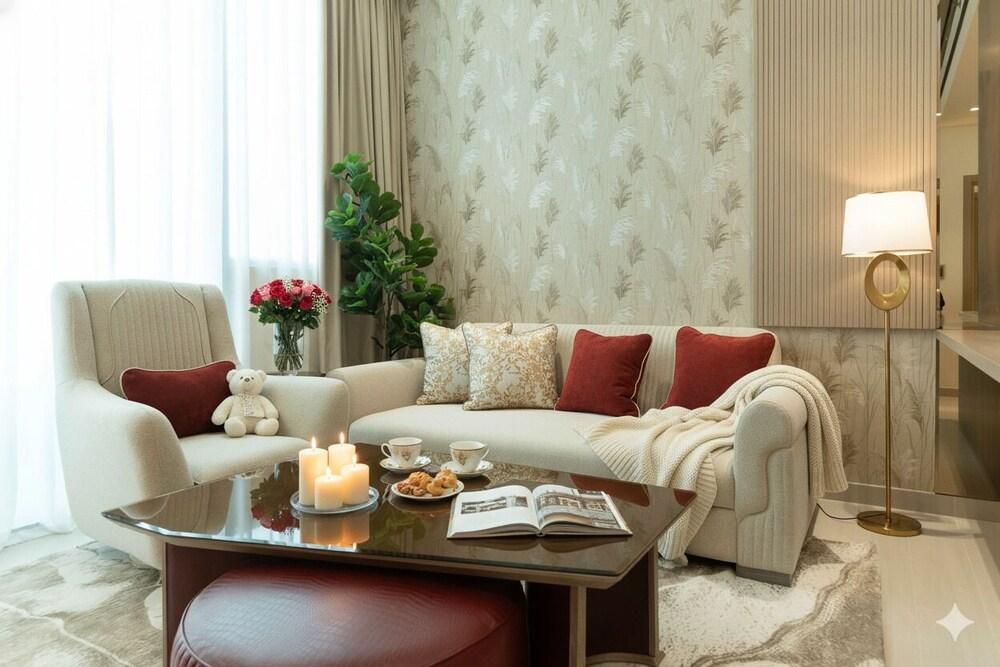 Binghatti Royale • Chic 1BR Retreat w/ Balcony - Tap to explore photos