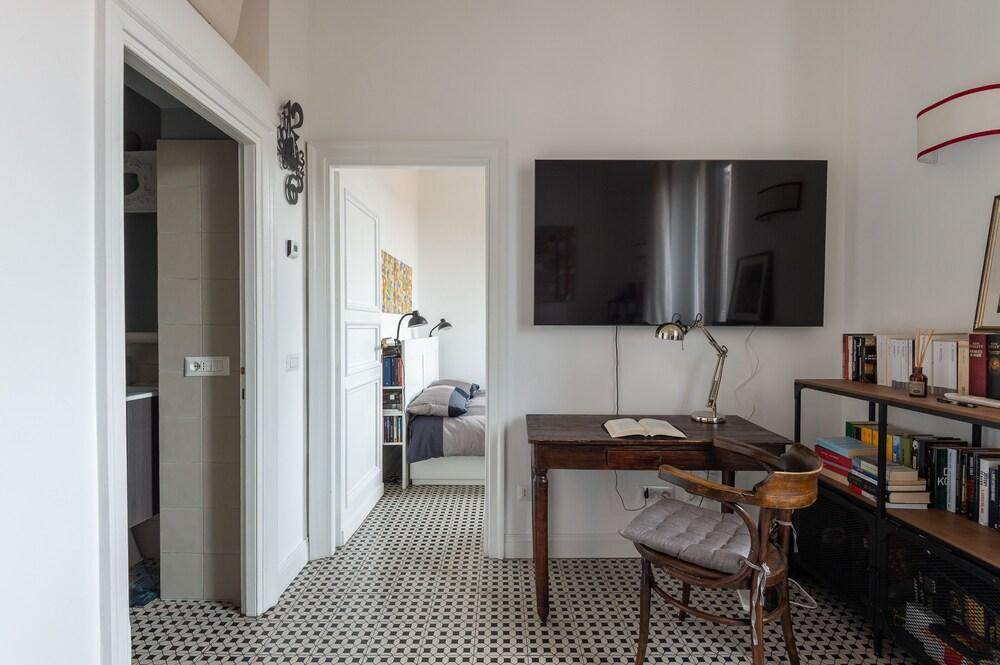 TRASTEVERE CHARMING APARTMENT - Tap to explore photos