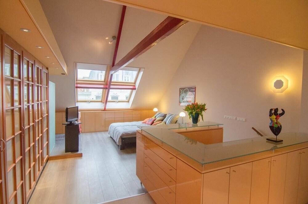 Apartment in Amsterdam - Tap to explore photos