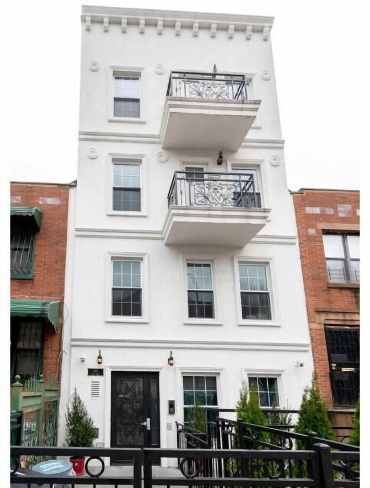 Modern and cozy stay in Bedstuy-Brooklyn