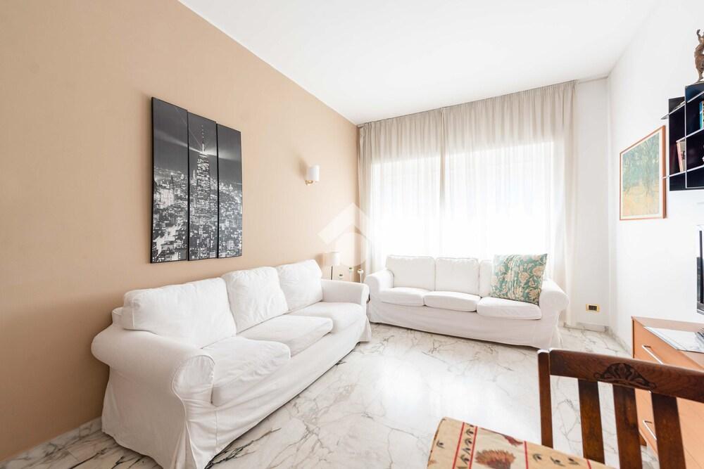 VATICAN DE CAROLIS TERRACE - FANTASTIC FLAT WITH TERRACE - Tap to explore photos