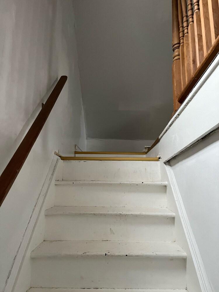 BELLEROSE BEAUTY 2BDRM