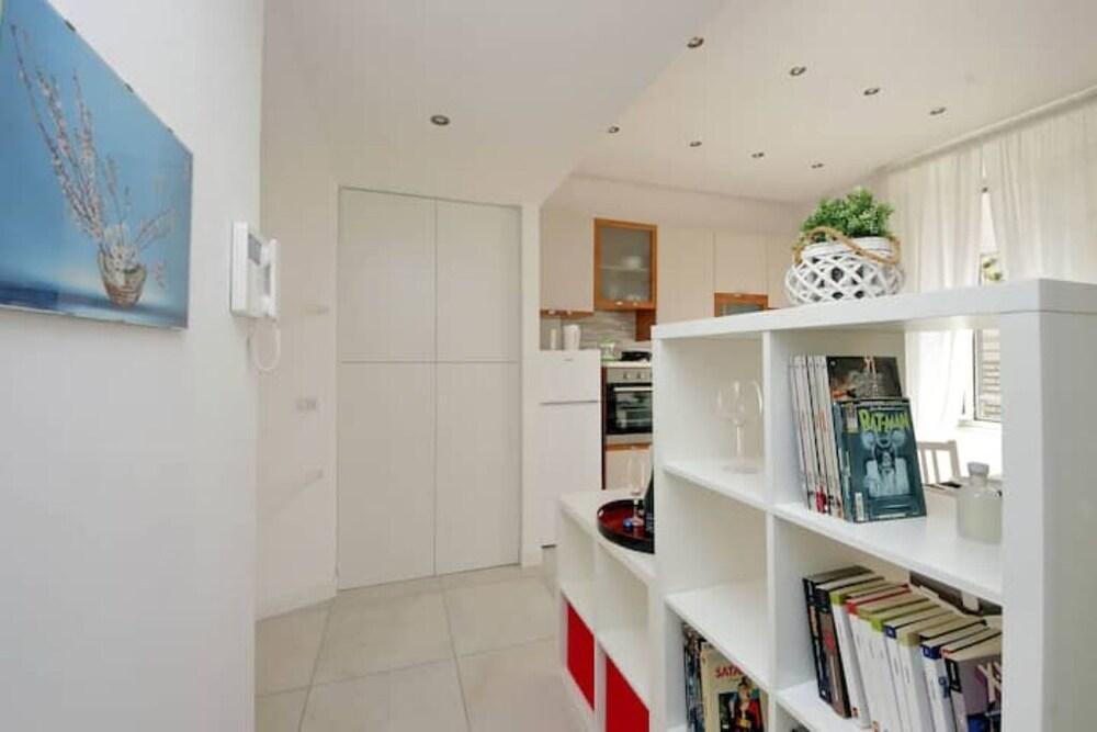 Castro Pretorio Suite - central and comfortable - Tap to explore photos