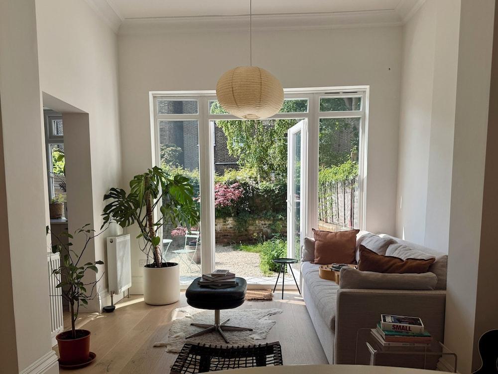 Minimalist Garden Flat In Hammersmith! - Tap to explore photos