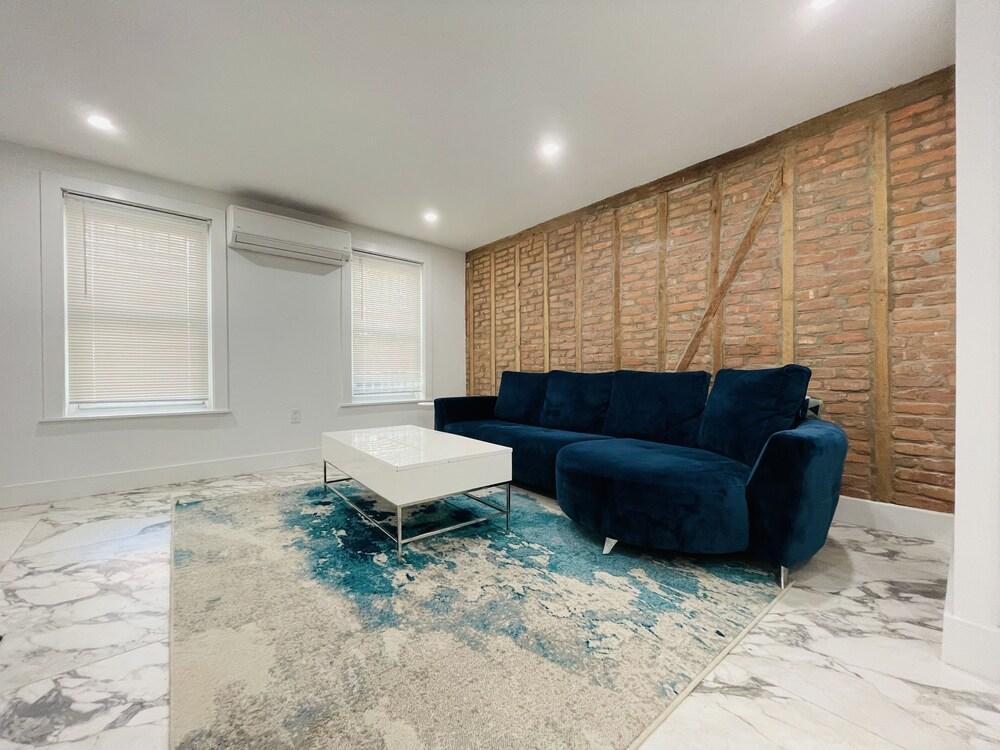 Bushwick Brooklyn Bedroom & Private Bath - Tap to explore photos