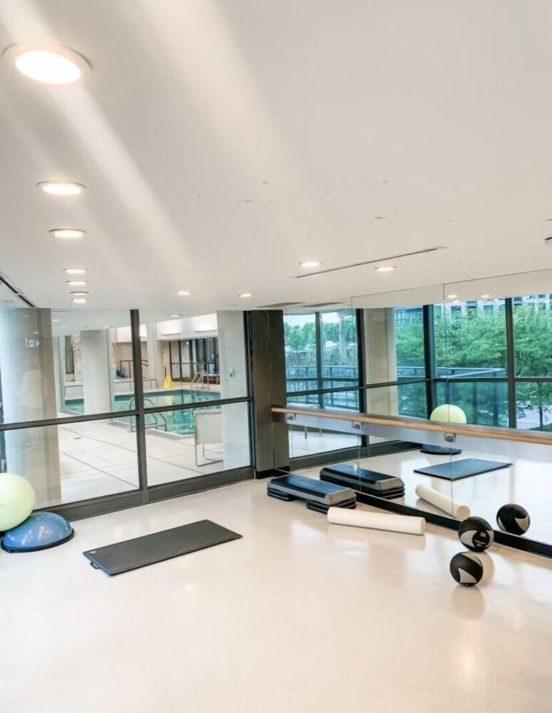 Luxury Waterfront Downtown Condo w/ Pool & Parking