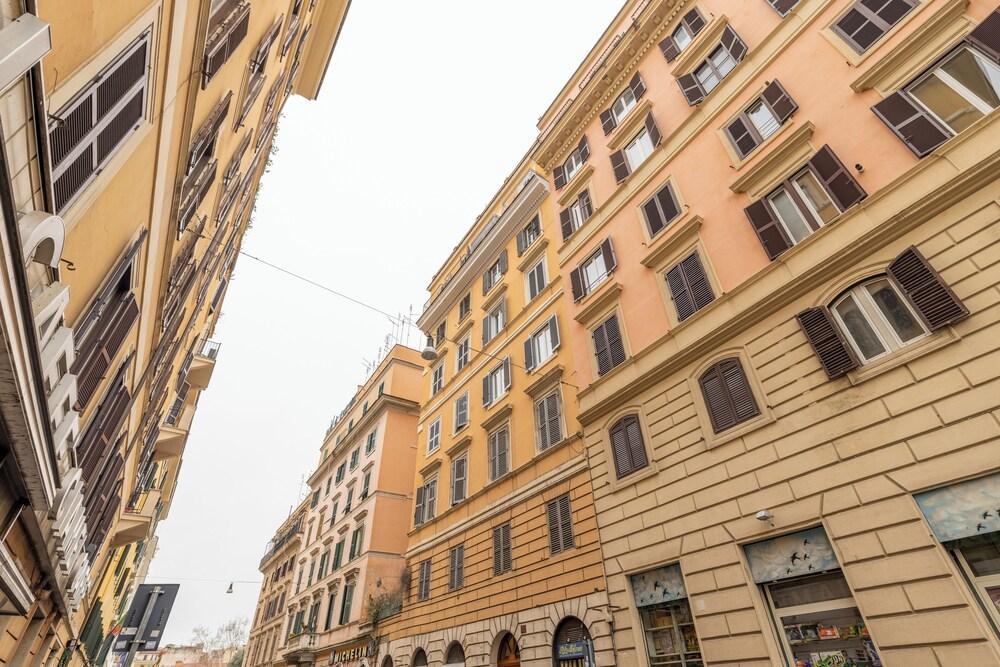 A few steps from the Colosseum - Smart Lodging Downtown