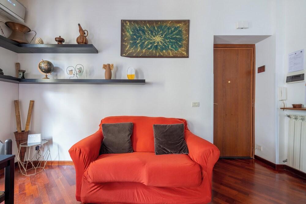A few steps from the Colosseum - Smart Lodging Downtown - Tap to explore photos