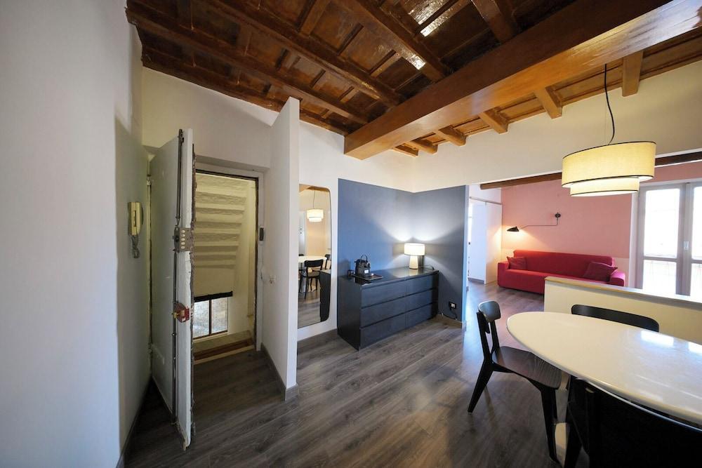 Maison Santa Rufina in Trastevere - Tap to explore photos