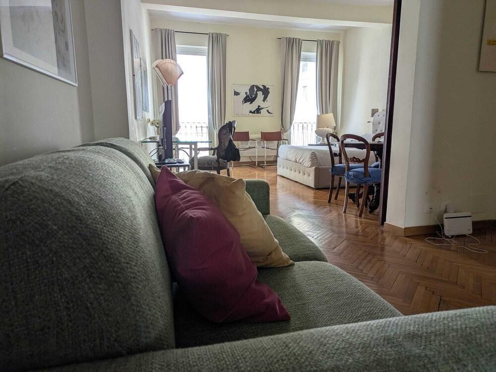 Luxury suite off Piazza del Popolo - Tap to explore photos