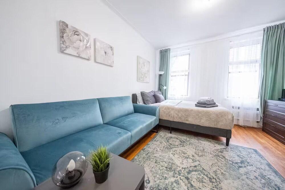 UPPER EAST SIDE STUDIO NEAR CENTRAL PARK. - Tap to explore photos