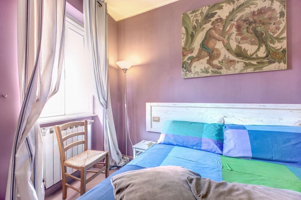 COLOSSEUM a stone's throw from