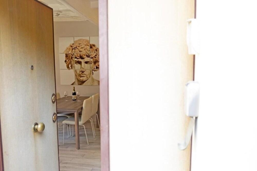 Detached house in Trastevere - Tap to explore photos