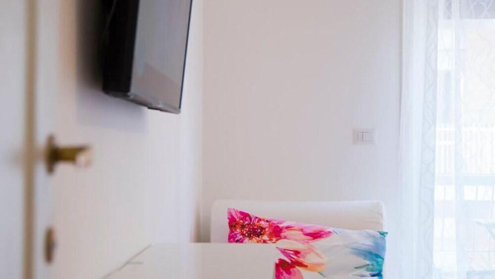 Mid House - Design Holiday Home