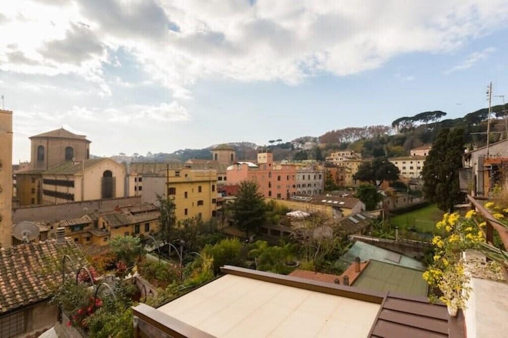 A QUIET CORNER IN TRASTEVERE - Tap to explore photos