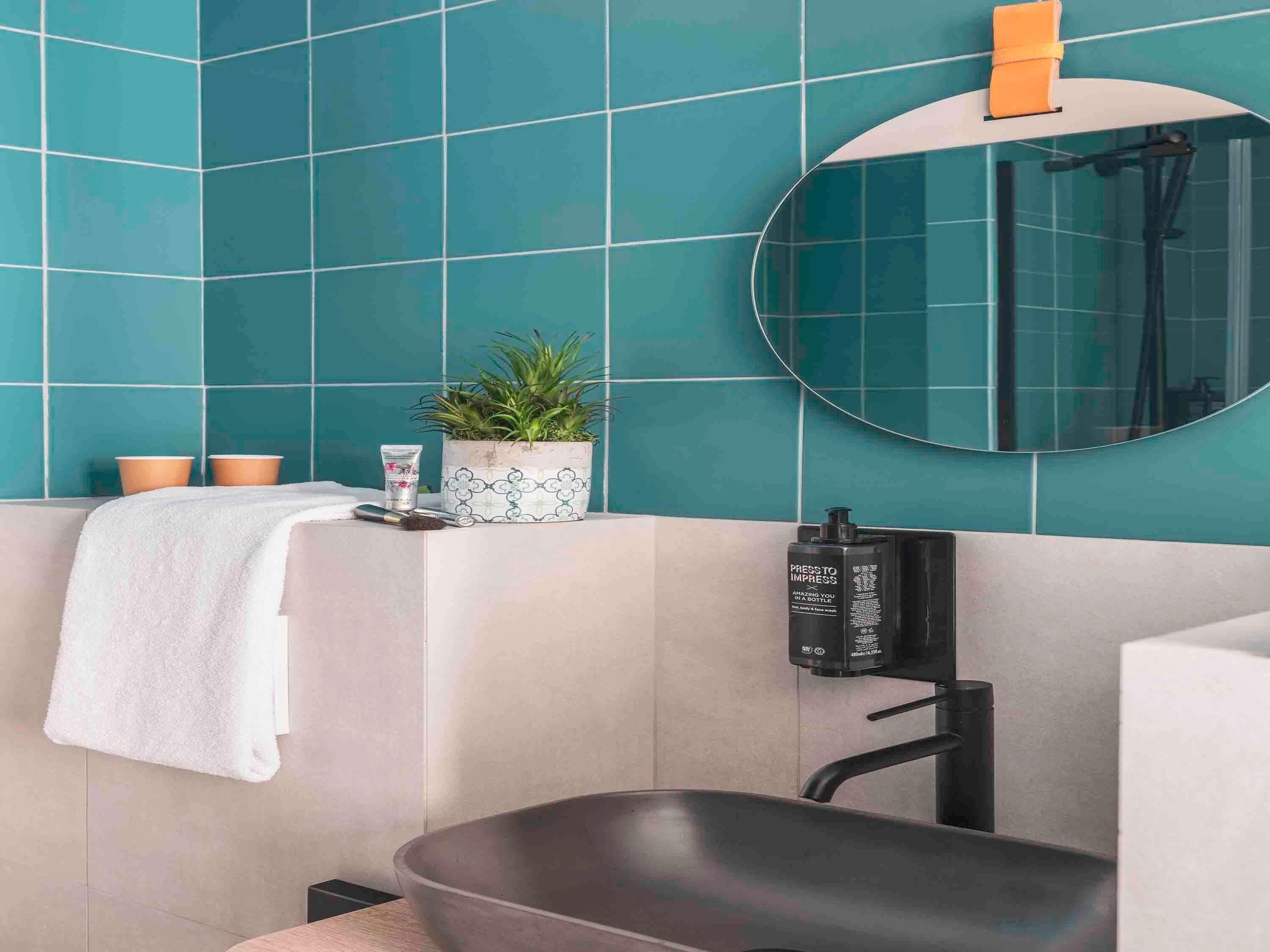 ibis Styles Paris Montmartre North - Tap to explore photos