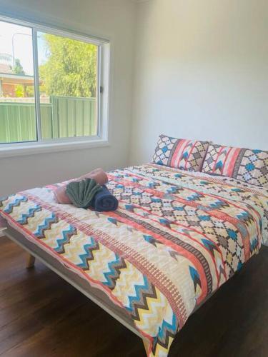 Cosy Sunlit Home Away from Home - Tap to explore photos
