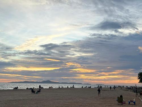 อีสานจอมเทียน - Tap to explore photos