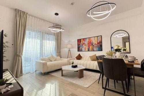 Luxe 2BR Yas Island - Chic Urban Retreat Room Type - Two-Bedroom Apartment