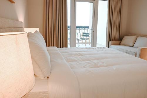 Spacious 2BR in Ansam Yas Island Views Sleeps 7 - Tap to explore photos