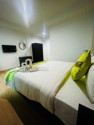 28 Boutique Hotel - Newly Renovated - Tap to explore photos