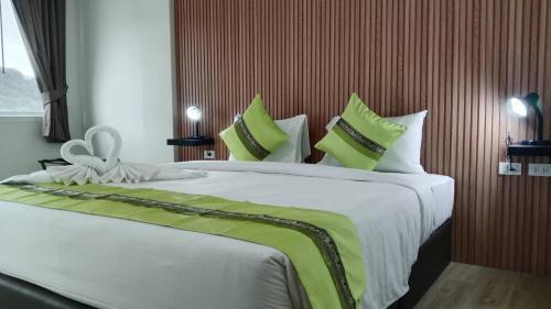 28 Boutique Hotel - Newly Renovated Room Type - King Room with Balcony