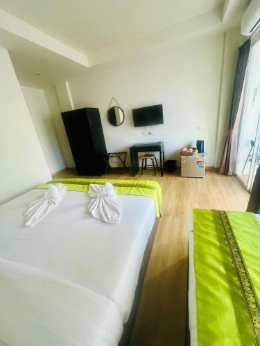 28 Boutique Hotel - Newly Renovated - Tap to explore photos