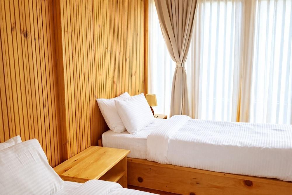Om Amriti Room Type - Standard Twin Room, Balcony, Mountain View