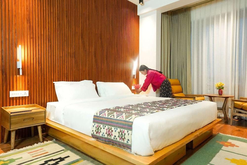 Overland Hotel Room Type - Deluxe Double Room, Balcony, Mountain View