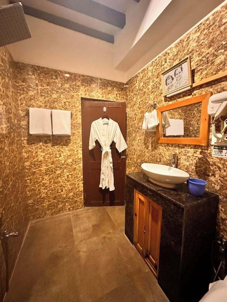 Paro Eco-Nest Resort Room Type - Deluxe Double Room, Balcony, Mountain View