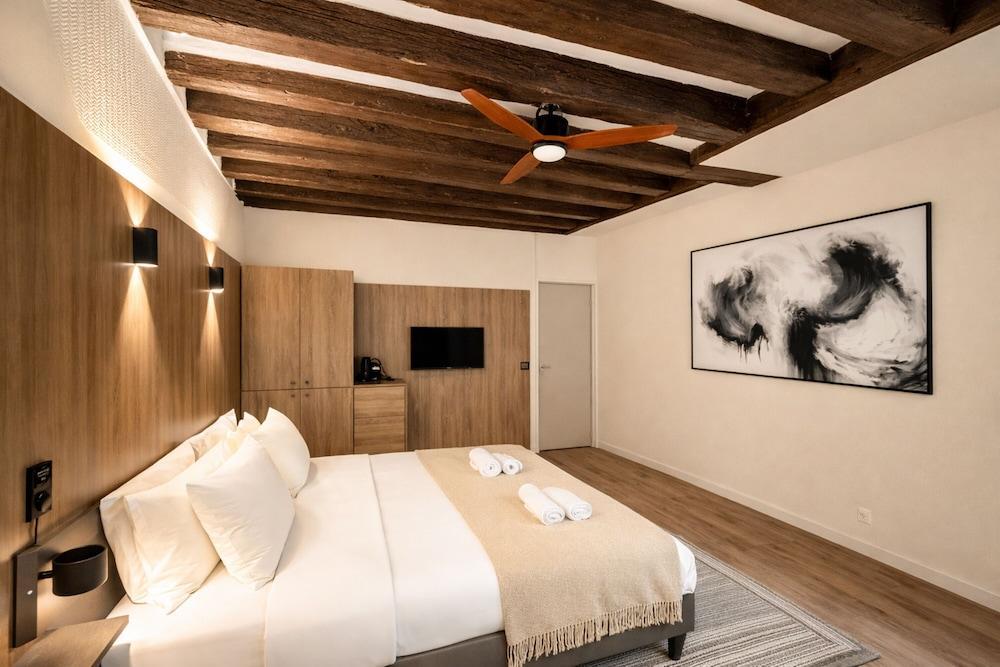 5498 Au Maire Room Type - Standard Studio