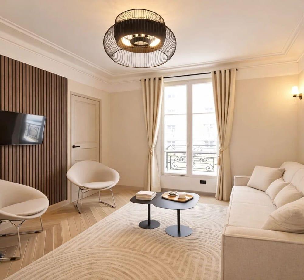 836 StDominique Room Type - Deluxe Apartment, City View