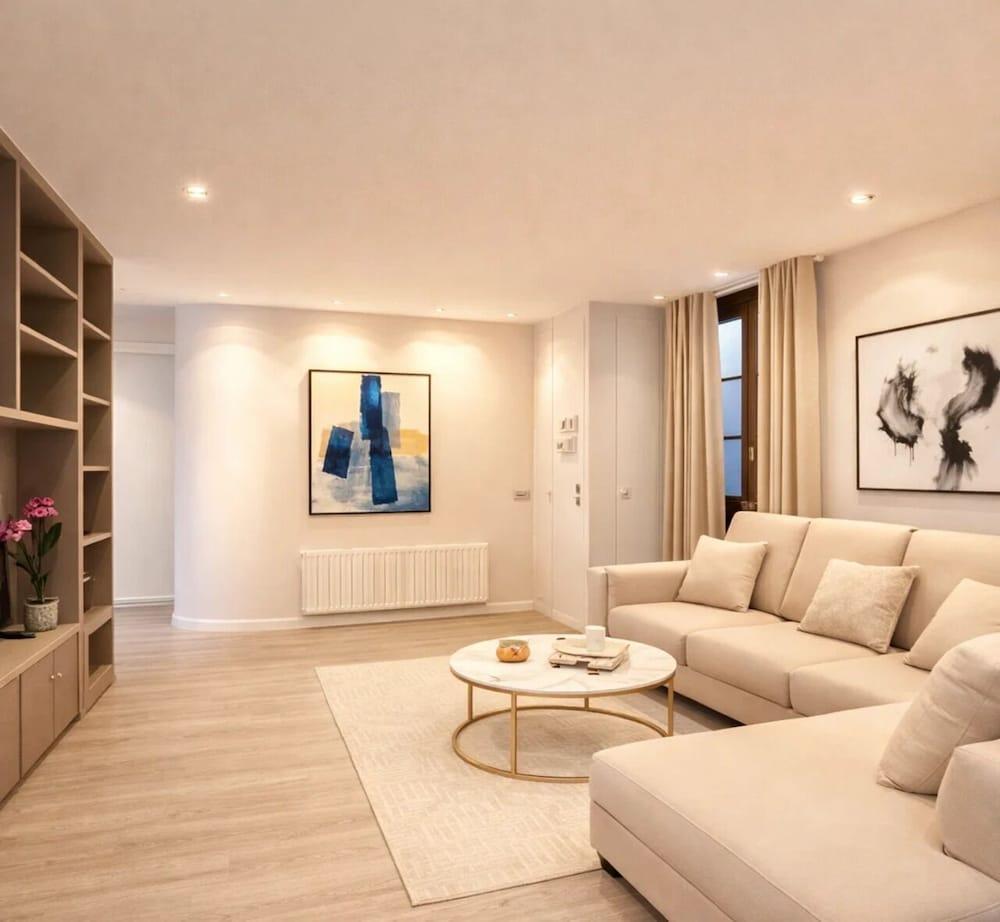 5492 Bac Room Type - Deluxe Apartment, Courtyard View