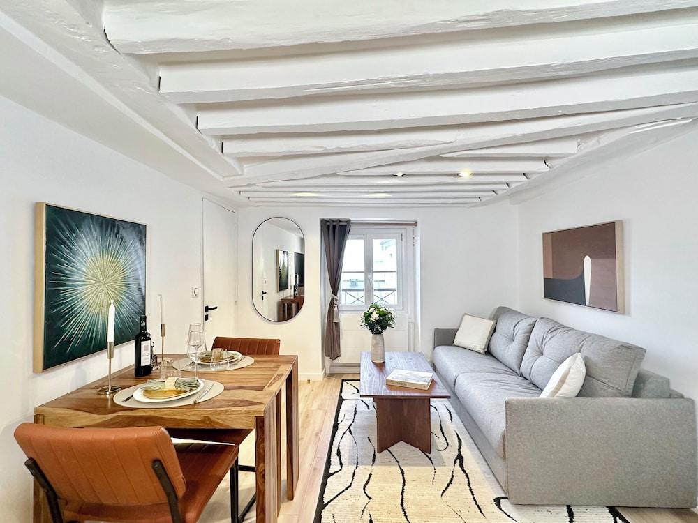 1533 Petites écuries Room Type - Apartment, Courtyard View