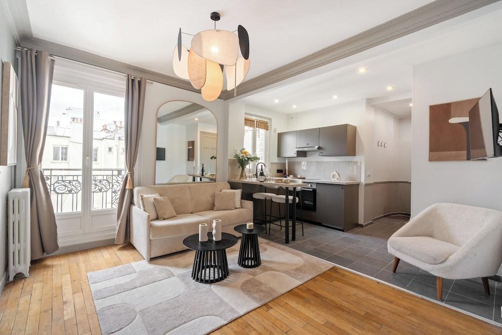 1536 Daumesnil Room Type - Deluxe Apartment, Courtyard View