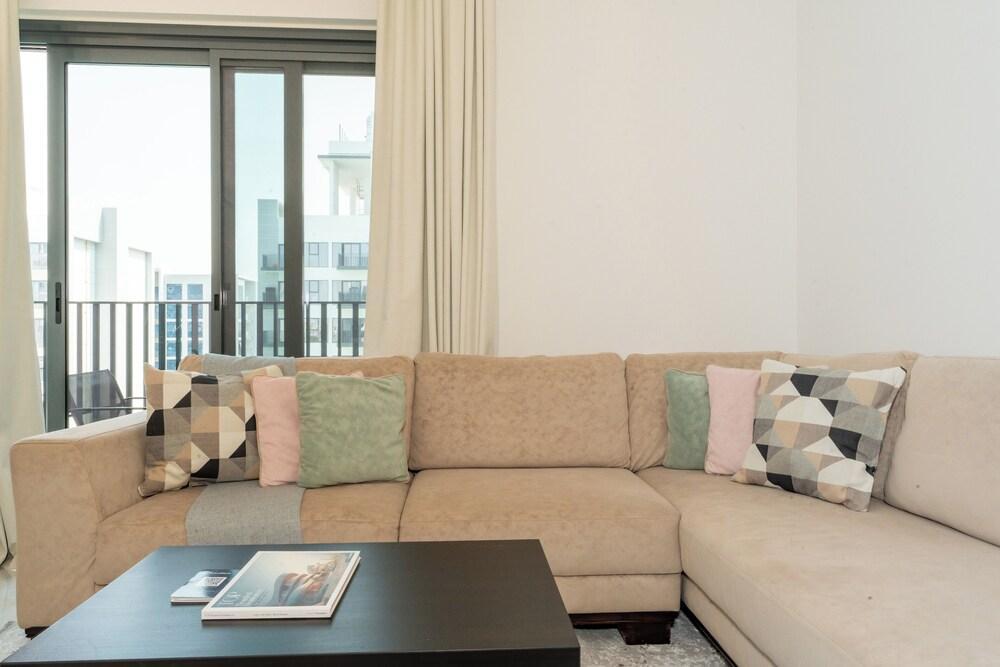 PVH - Azizi Mirage 1 - Tranquil 1 BR - Tap to explore photos