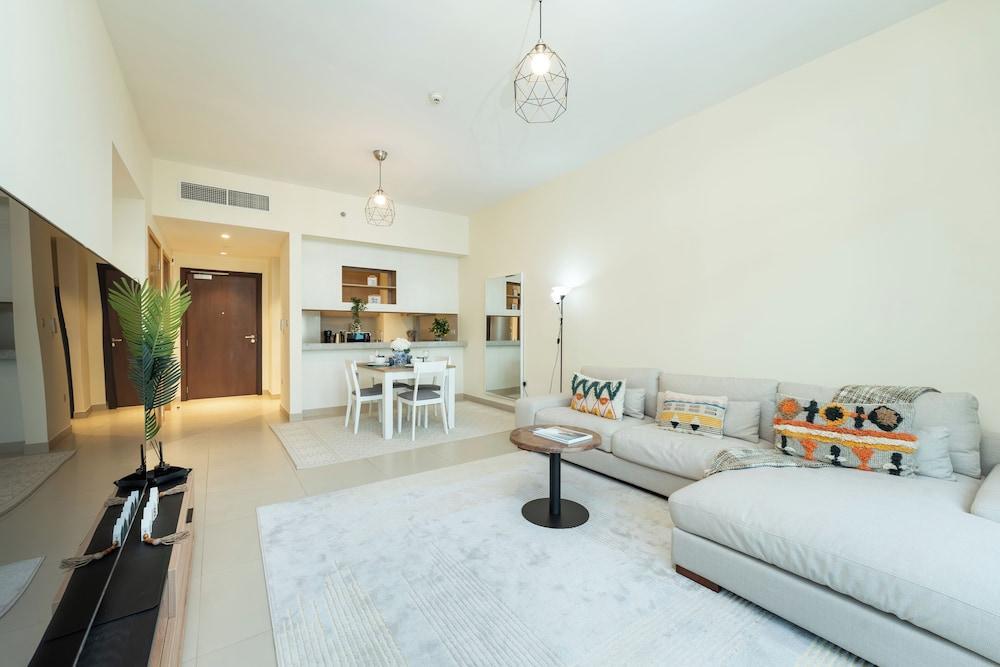 PVH - Acacia - Spacious 1BR - Park Front - Tap to explore photos