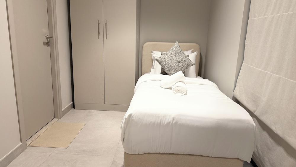 Liva Suites By Hostiva - Dubai South